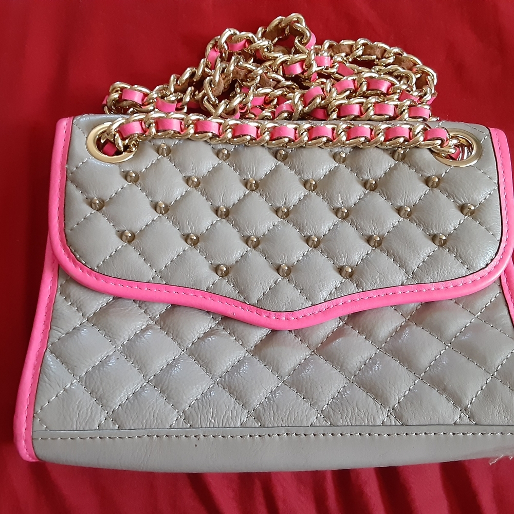 Shoulder style clutch